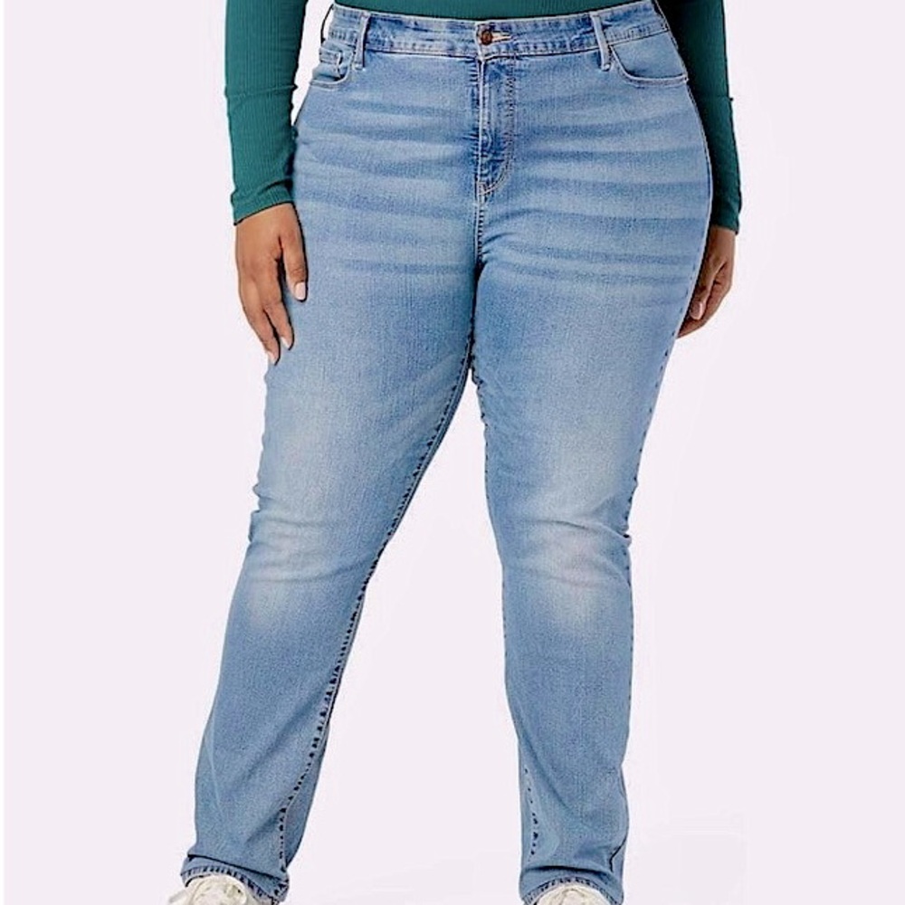 Signature by Levi Strauss & Co: Straight Curvy Stretch Jean
